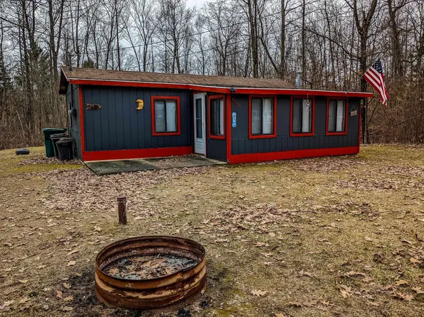 4964 Woodsdale St, Harrison, MI 48625