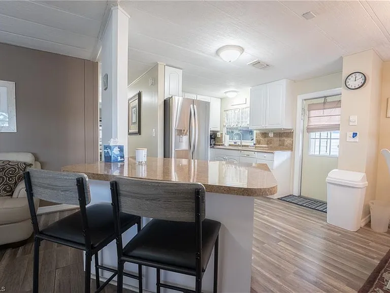 953 Bunker Hill Dr — Photo 6