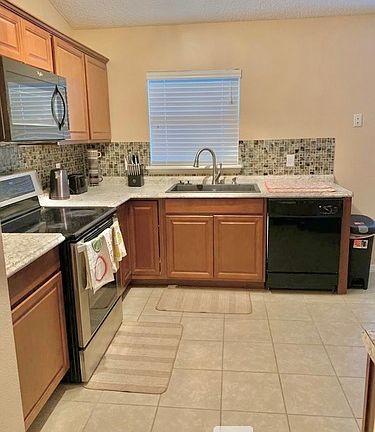 4th image of 17517 Silver Creek Ct