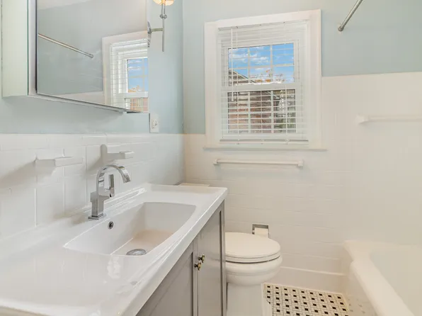 2240 Roswell Ave APT 4, Charlotte, NC 28207