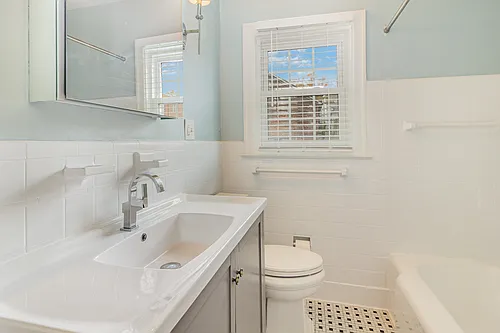 2240 Roswell Ave #4 Photo 1