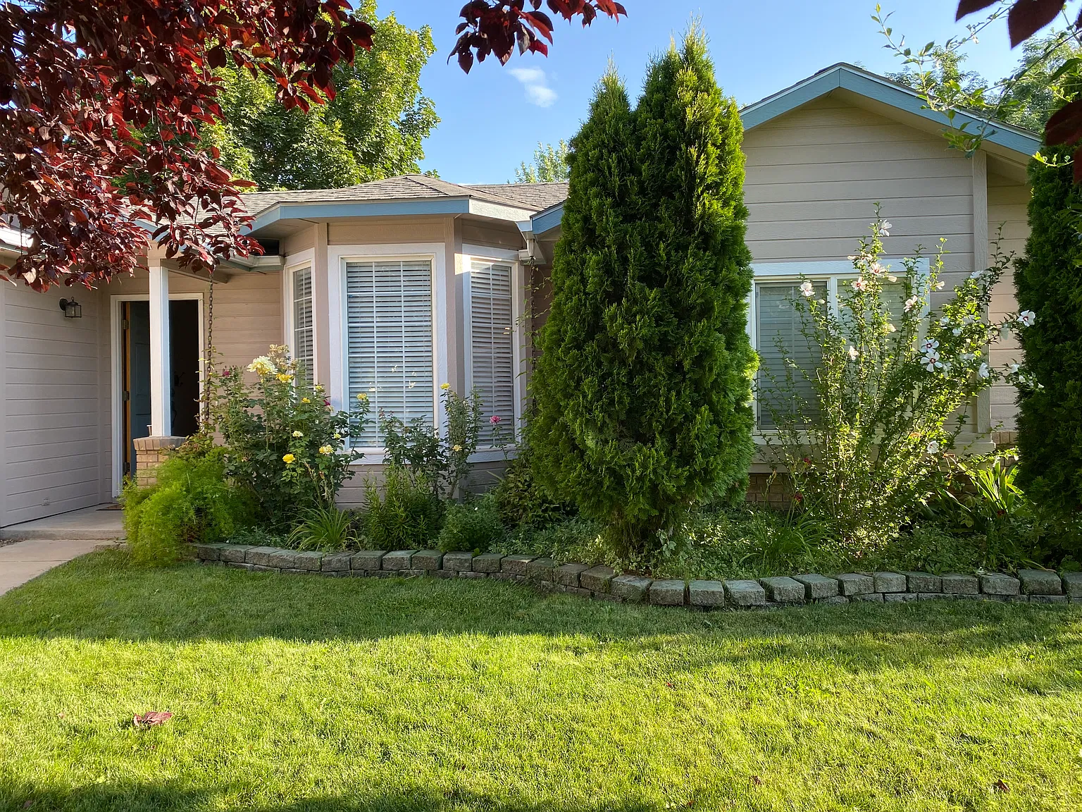 8328 W Thor Dr — Photo 1