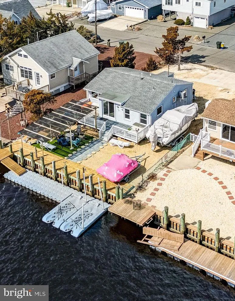 80 Dolphin Rd photo 1
