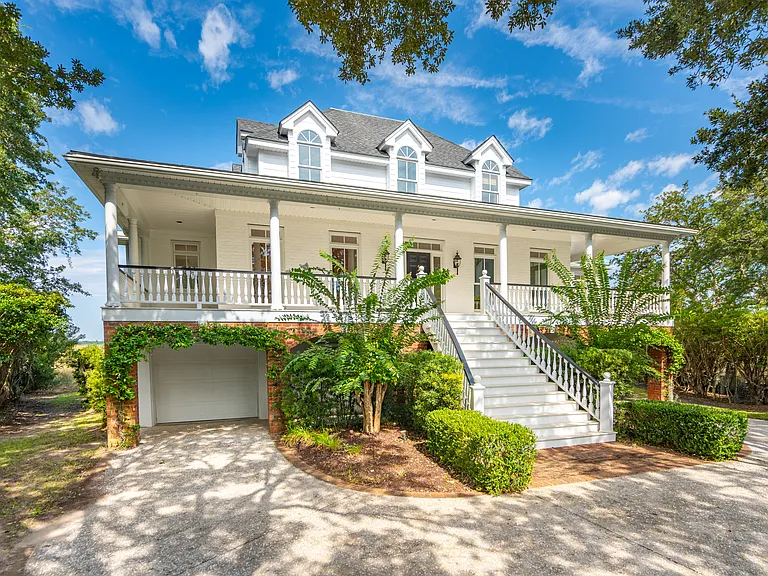 835 Bridge Point Cir — Photo 46
