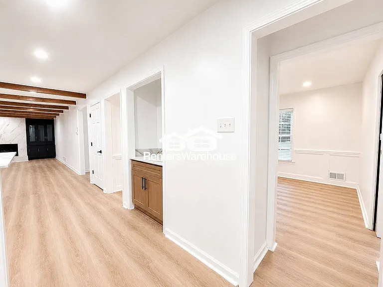 338 Travis St — Photo 13