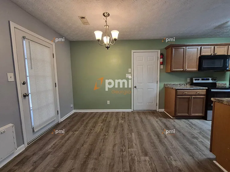 2 Pelham Ct — Photo 4