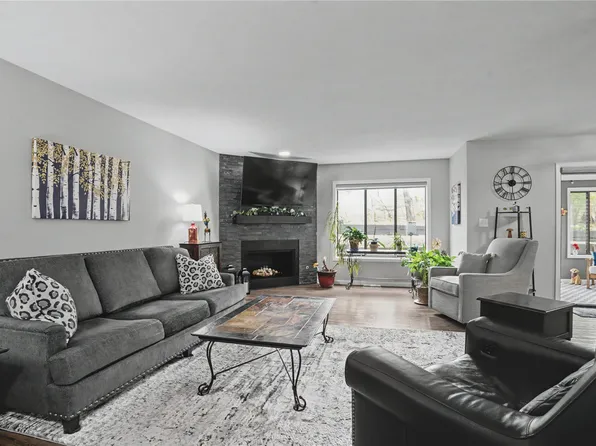 3720 Timberline Dr NE APT 2, Cedar Rapids, IA 52402