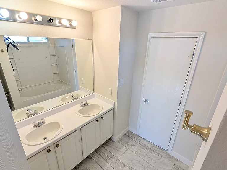 222 Phillips St — Photo 46