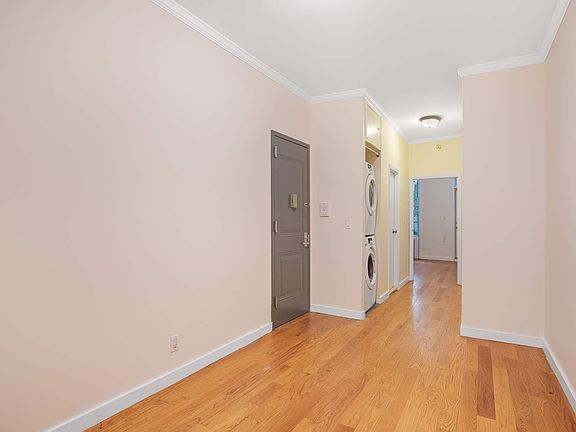 5th image of 262 12th St APT 1R
