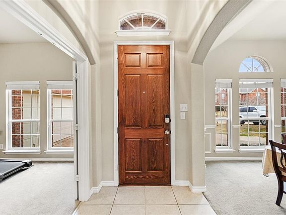 3rd image of 205 Autumnwood Dr