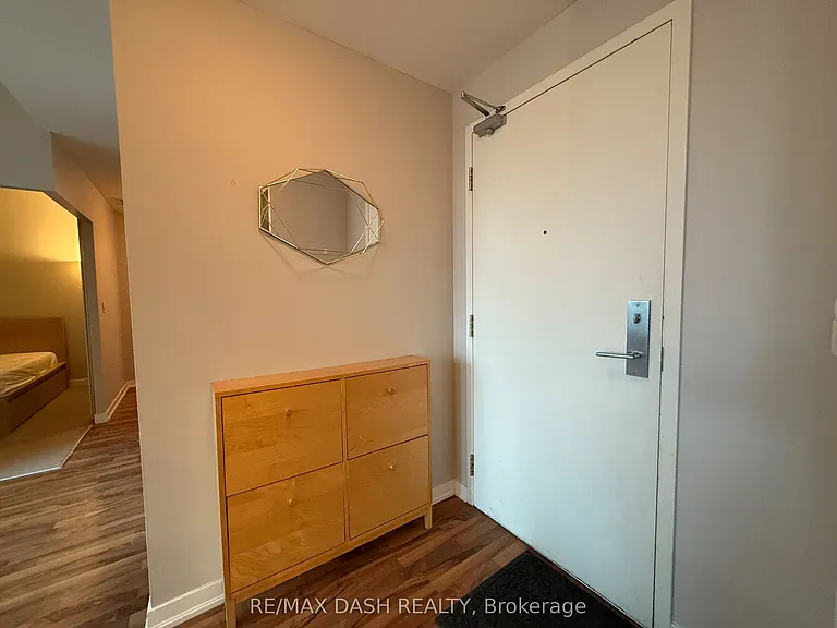 55 E Liberty St #918 — Photo 3