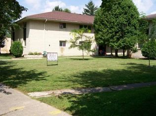 133 Dewey Ave APT 13, Watertown, WI 53094