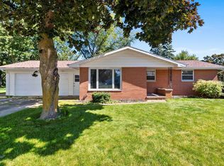 1340 Cormier Rd, Green Bay, WI 54313