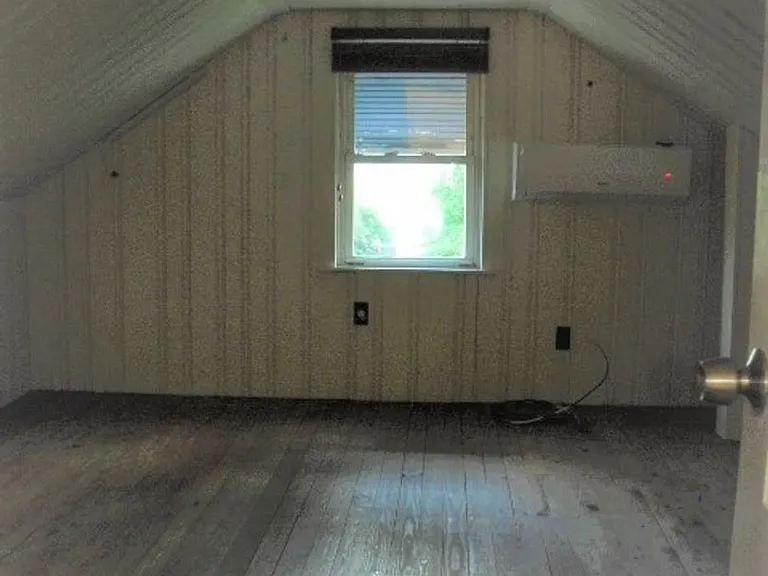 901 Johnson Ave — Photo 43