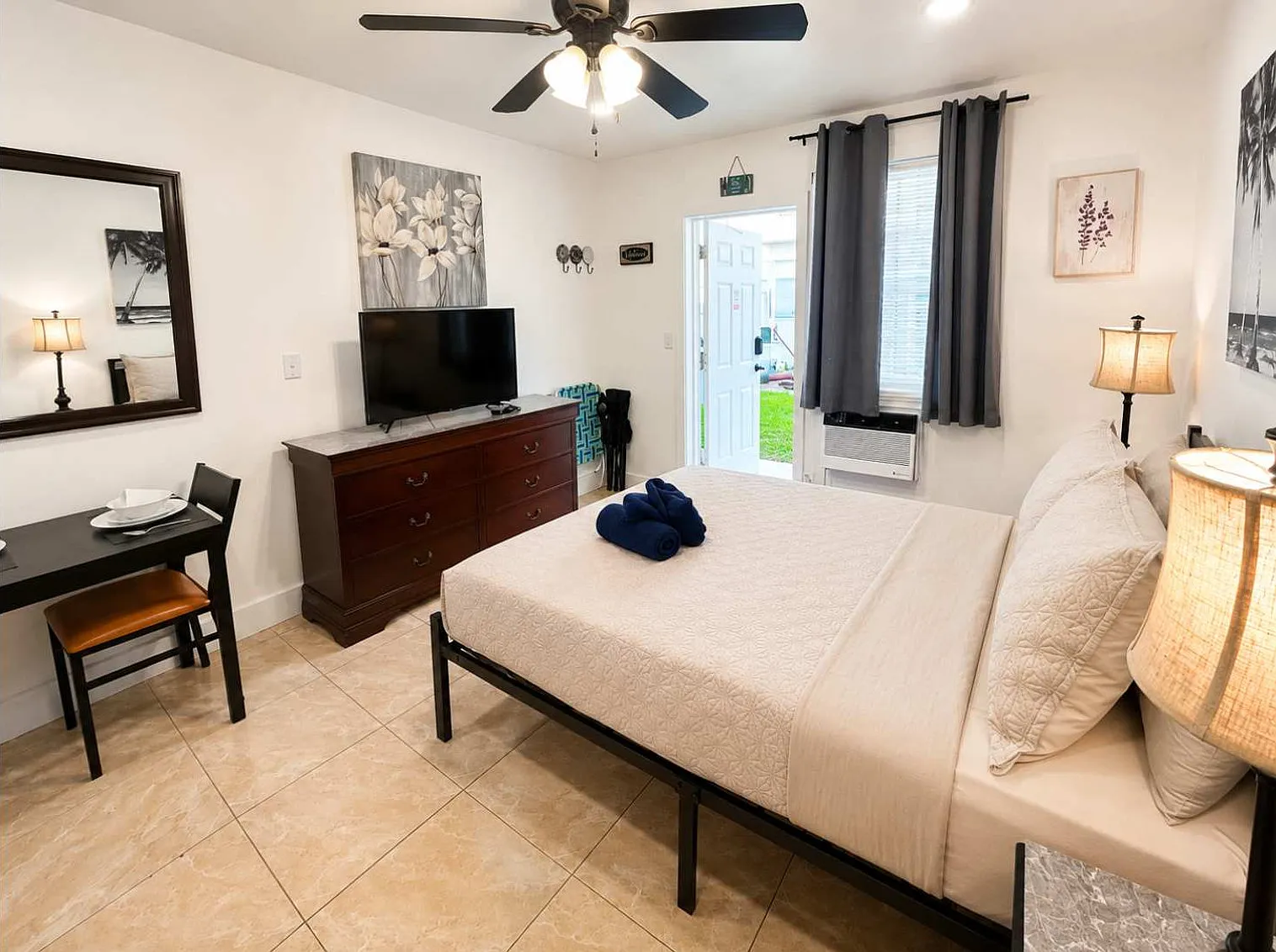 Studio, 1.0 bath, 290 sqft, $2,052 — Photo 2