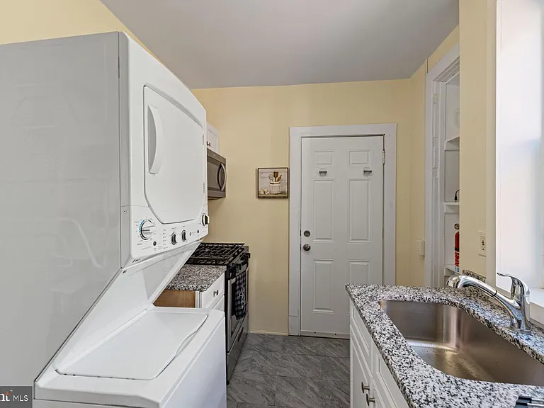 325 V St NE #1 — Photo 6