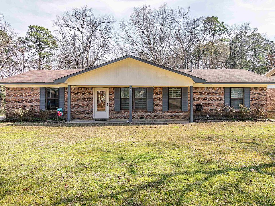1st image of 214 Pine Grove Cir