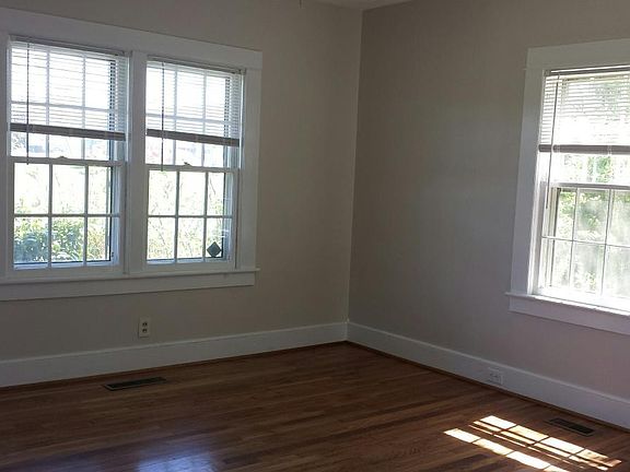 4th image of 1110 Willowbrook Dr
