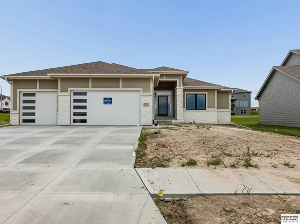 6227 210th St, Elkhorn, NE 68022