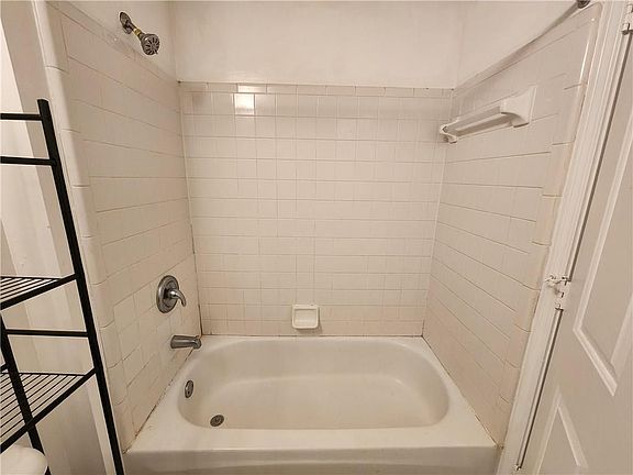 5th image of 1074 Peachtree Walk NE Unit B522