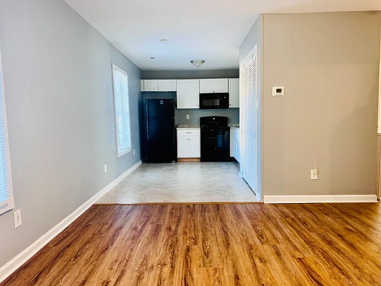 630 Middle St — Photo 10