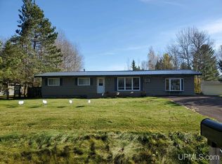 744 Pebble Beach Dr, Ontonagon, MI 49953