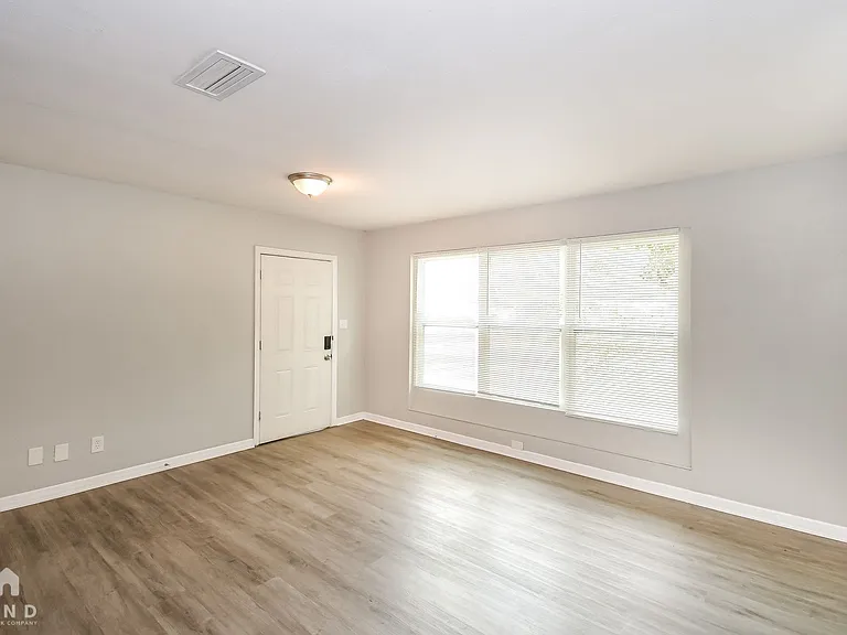 214 N Whitney St — Photo 5