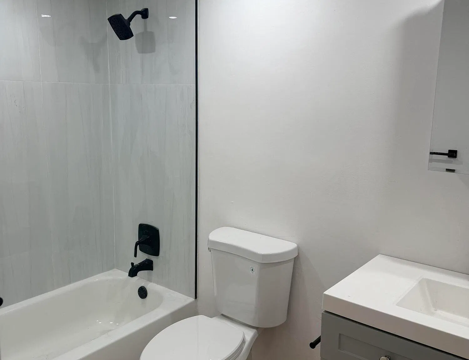 1 bed, 1.0 bath, 670 sqft, $2,100 — Photo 1