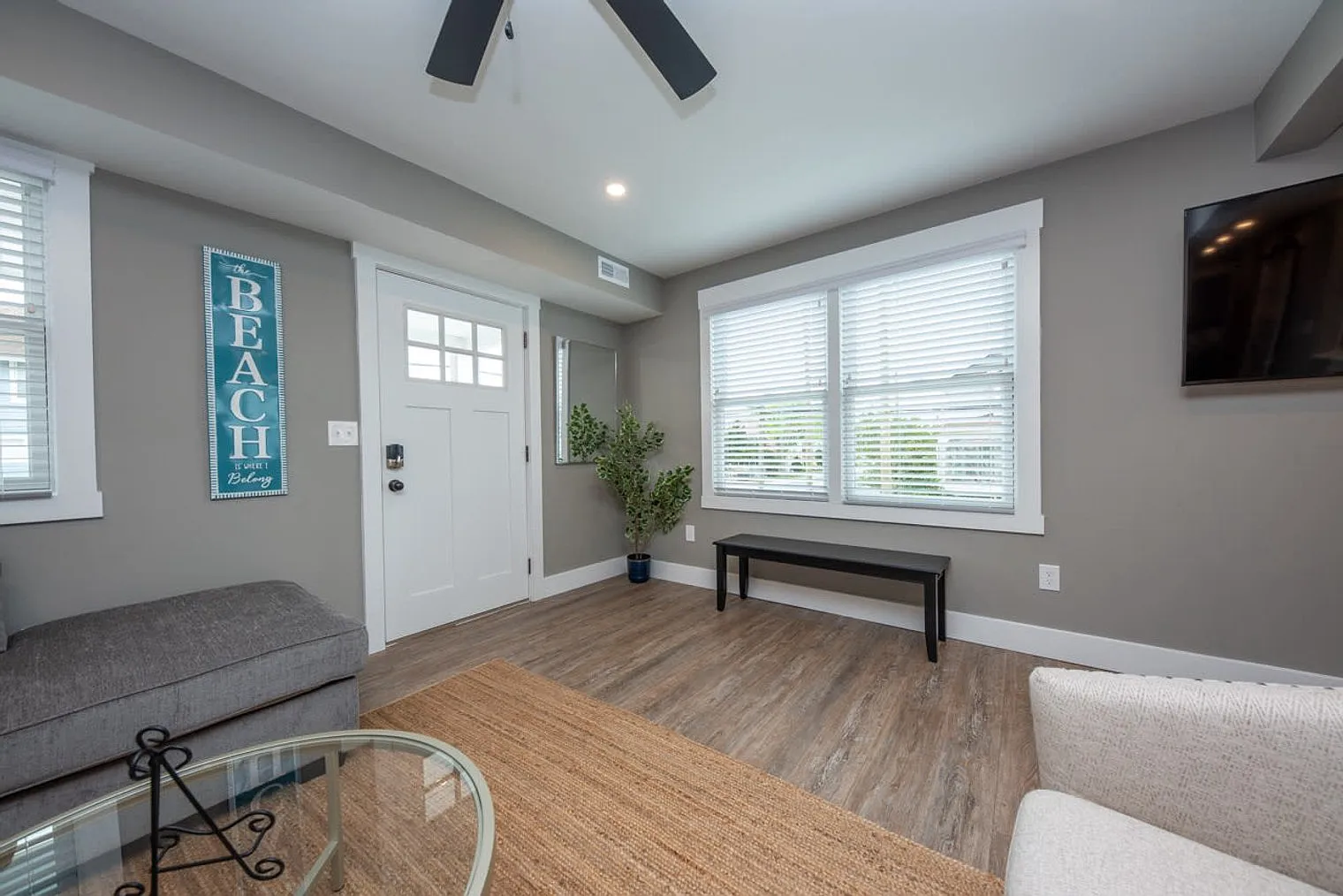 3 bed, 2.0 bath, 1097 sqft, $7,688 — Photo 4