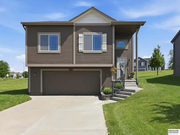 18914 Drexel Cir, Omaha, NE 68135