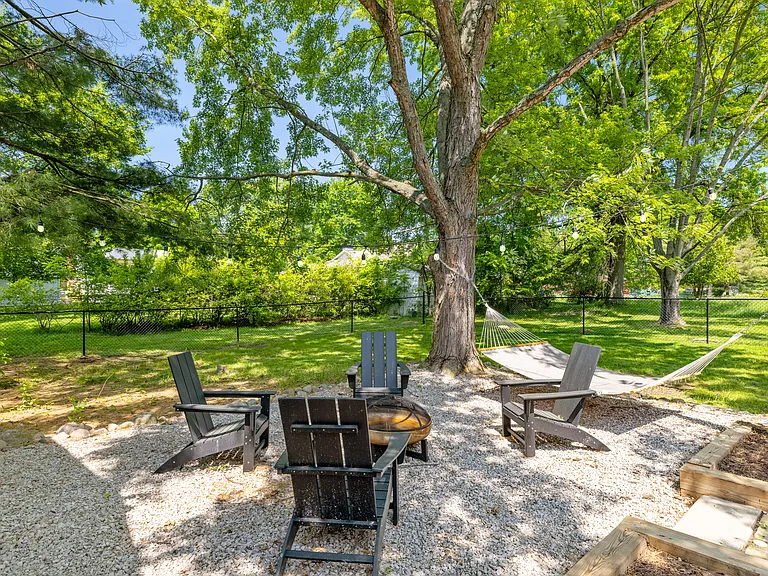 665 E Ridge Rd — Photo 44