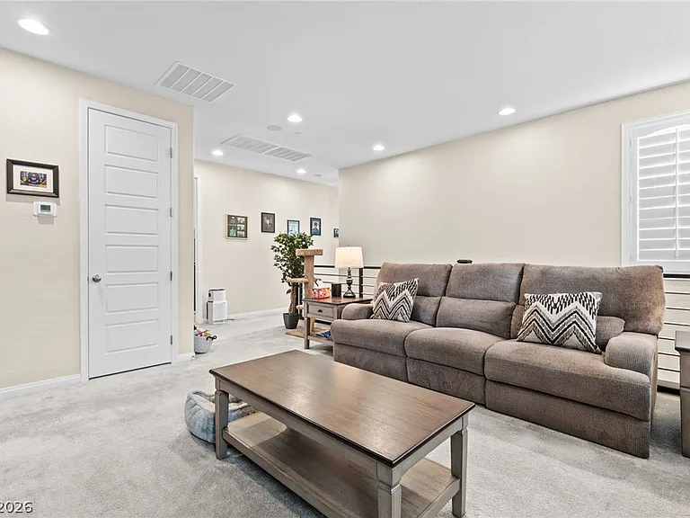 664 Sostenuto St — Photo 15