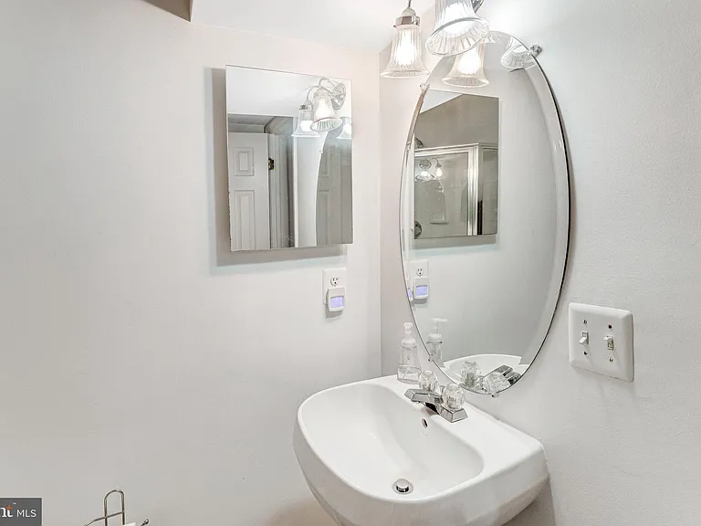 12703 Gartney Ln — Photo 29
