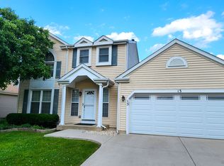 13 Harrison Ln, Streamwood, IL 60107