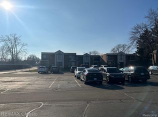 1649 Cass Lake Rd #C, Keego Harbor, MI 48320