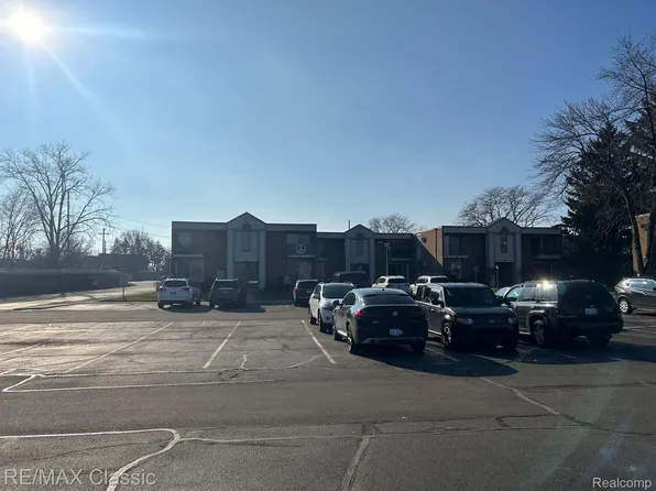 1649 Cass Lake Rd #C, Keego Harbor, MI 48320