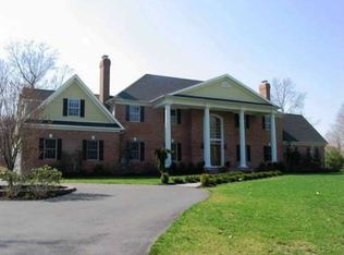 24 Aldo Dr, Woodbridge, CT 06525