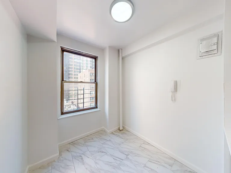 301 E 38th St #17E — Photo 8