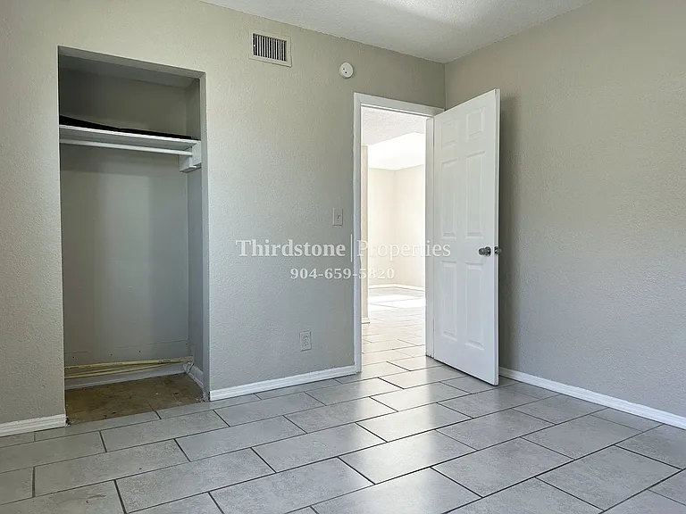 1437 W 26th St #4 — Photo 7