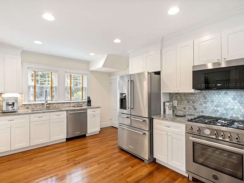 1st image of 40 Ansonia Rd