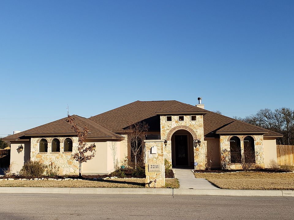 2211 Woodland Bend Rd