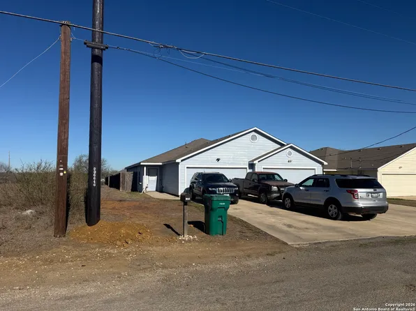 1103 Maple, Jourdanton, TX 78026