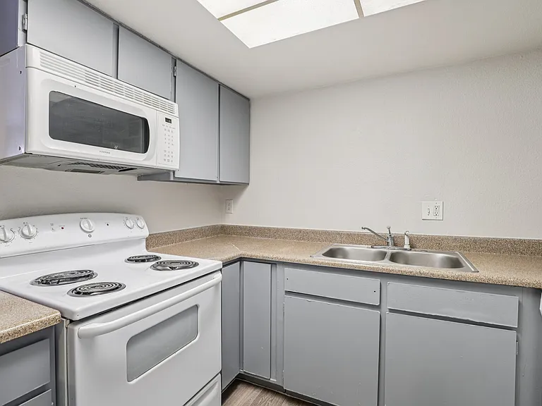 Pacific Palms Apartment Homes — Photo 15