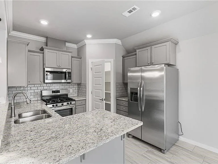 410 Peach Ave — Photo 11