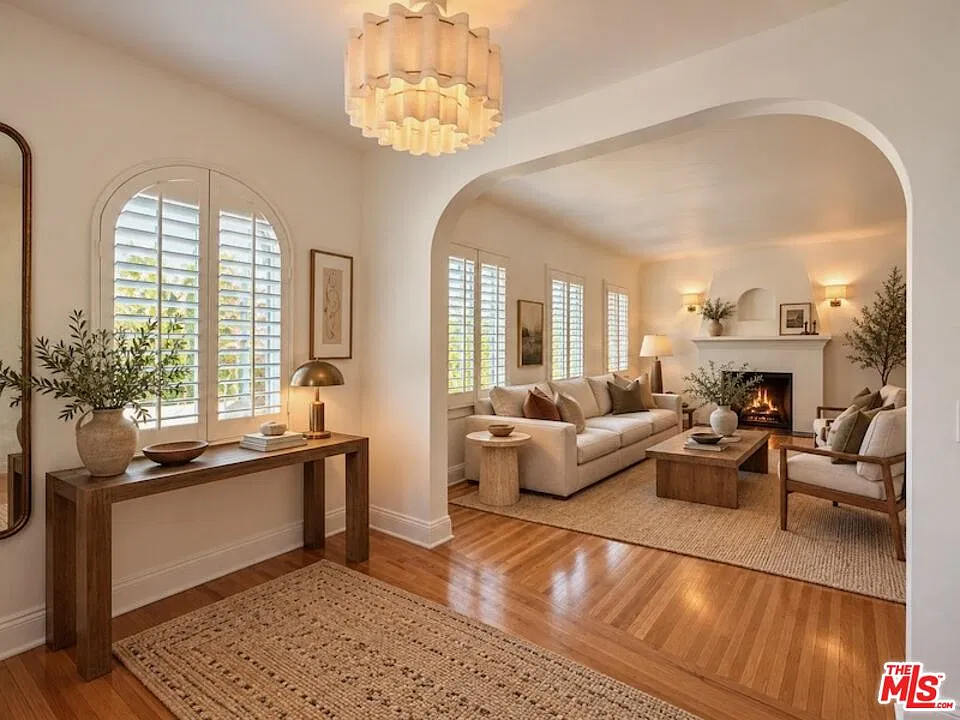 2 bed, 1.0 bath, 1300 sqft, $4,295 — Photo 2
