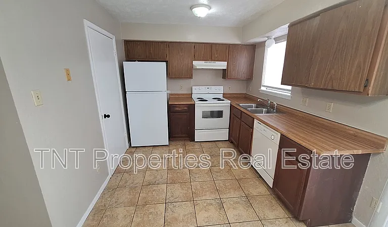 1906 Barak Ln #9 — Photo 6
