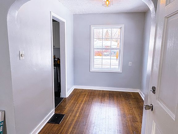 3rd image of 4860 Carvel Ave