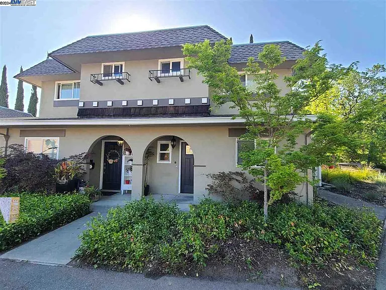 749 Palomino Dr — Photo 1