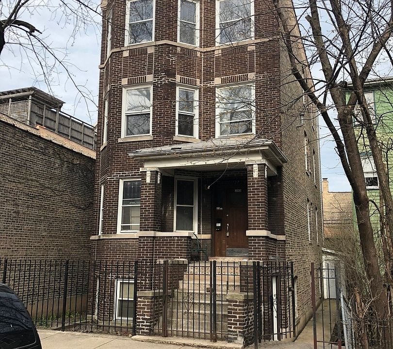 1st image of 2115 N Leavitt St APT 1