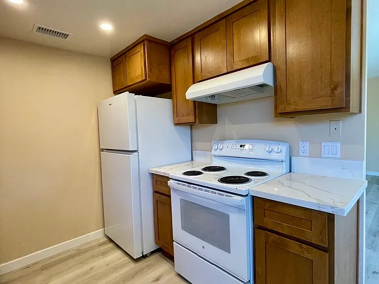 903 S Sunshine Ave S #B — Photo 8